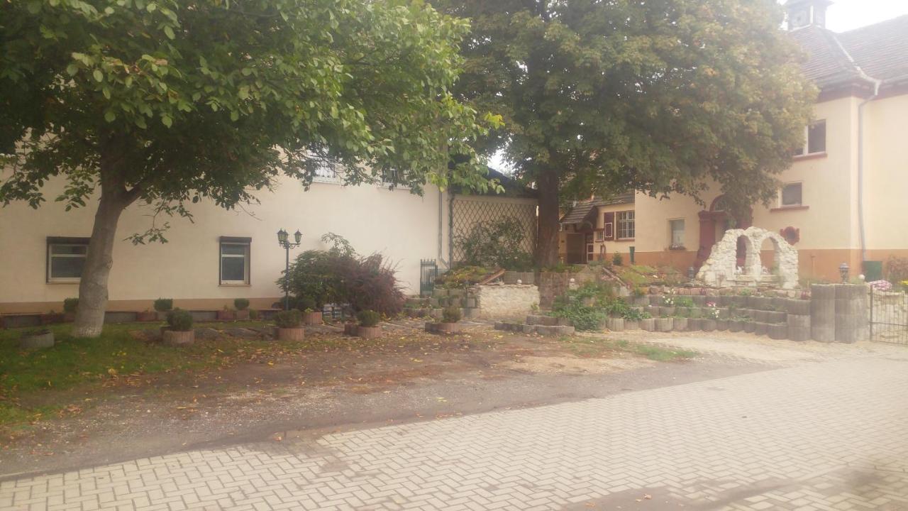 Historische Schule "Ferienwohnung Pauline" I&Ii Stobnitz Екстер'єр фото